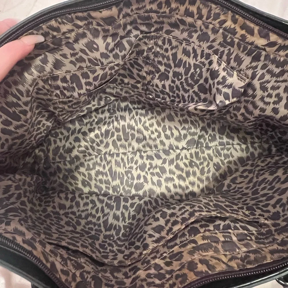 GUESS Tote - Picture 6 of 10